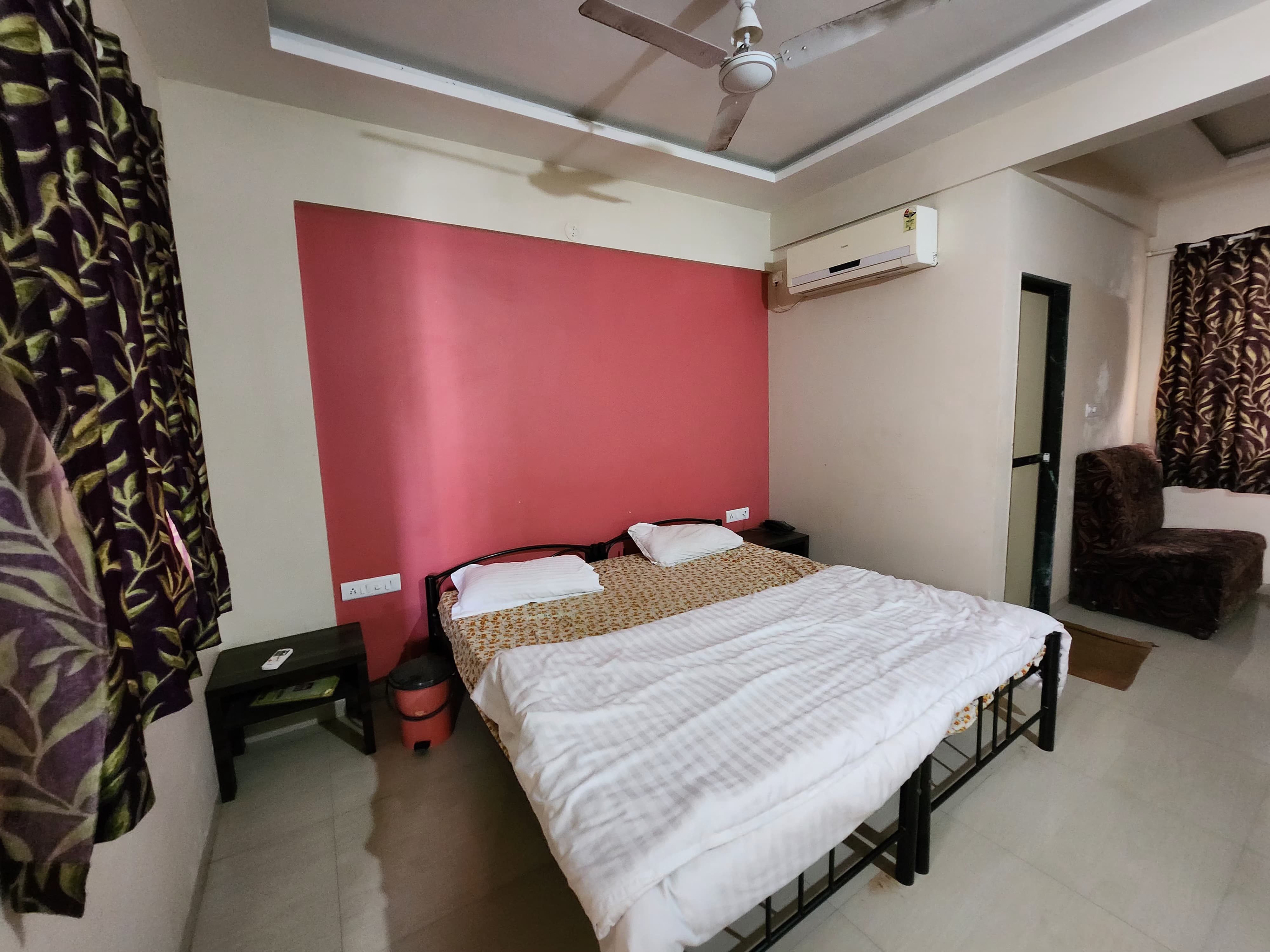Hotel Rajendra - Tap to explore photos