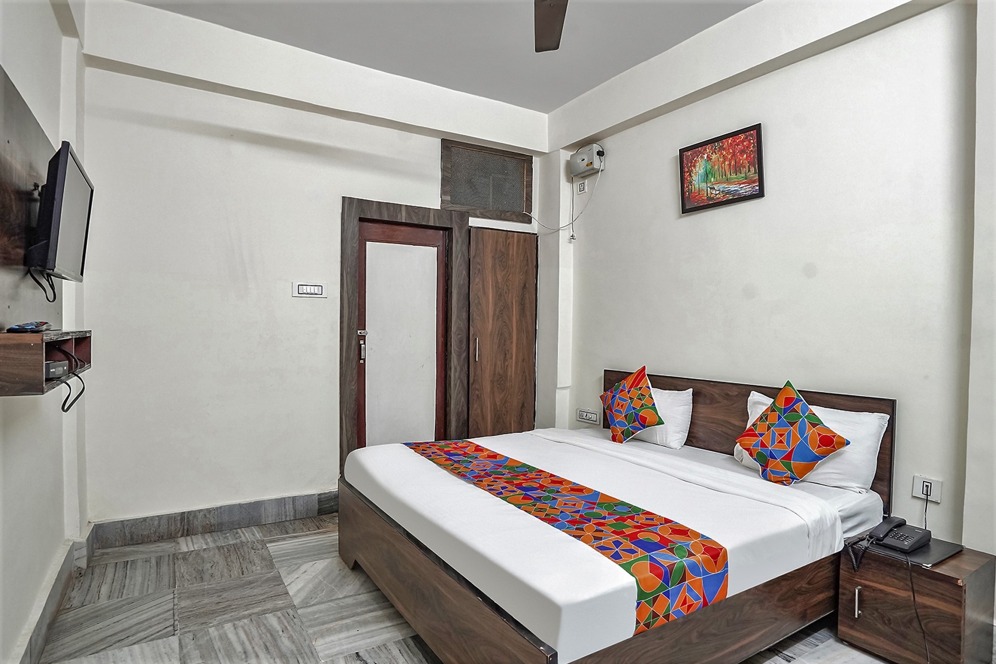FabHotel New Shanti - Tap to explore photos