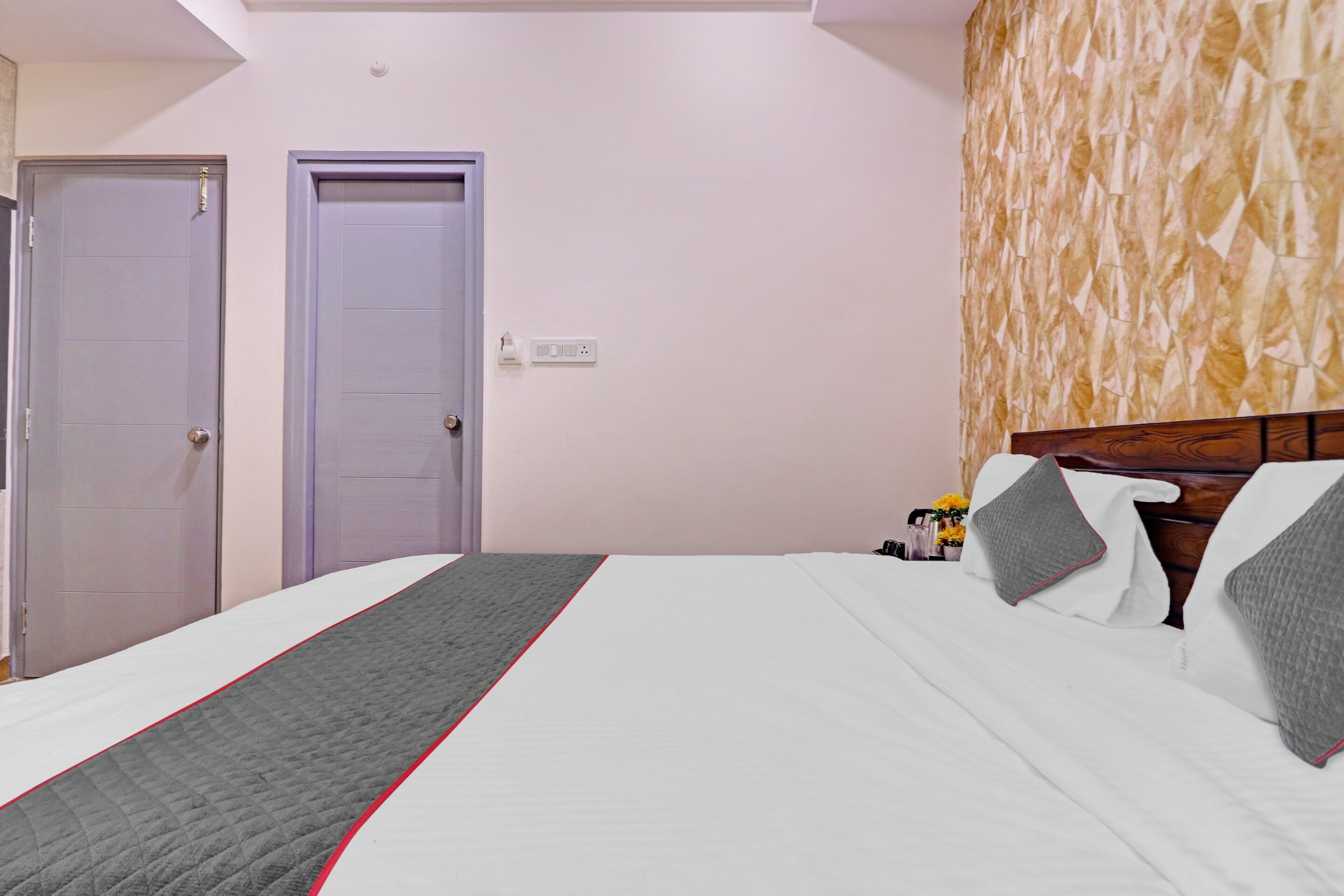 Townhouse Dream Elite Near Golconda Fort - Tap to explore photos