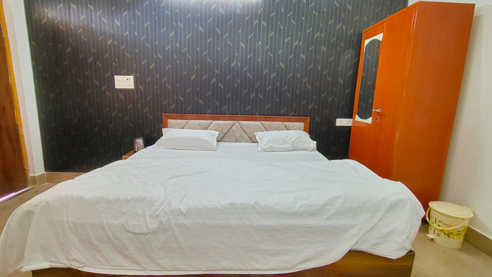 Prabhu Hrdiya Dham Homestay - Tap to explore photos
