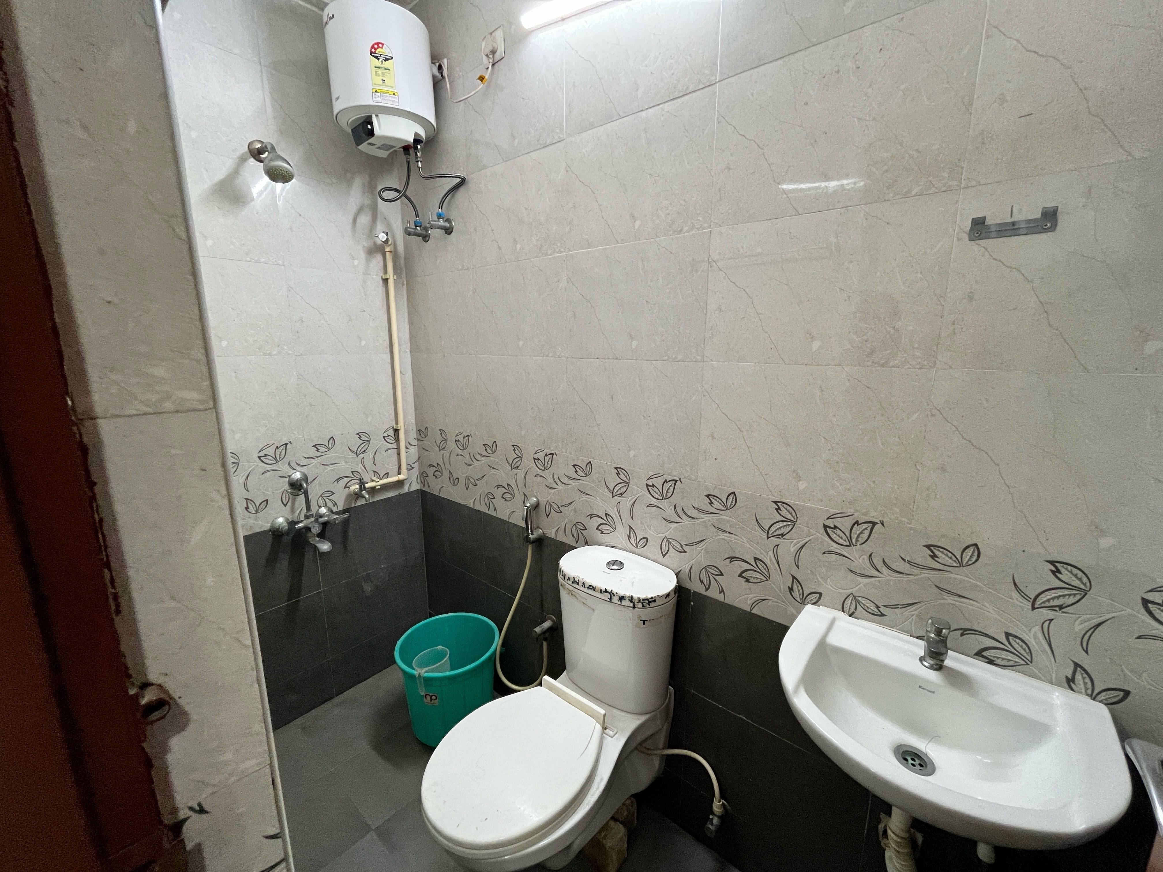Collection O Vadapalani Metro Station Formerly Pineapple Guest House - Tap to explore photos