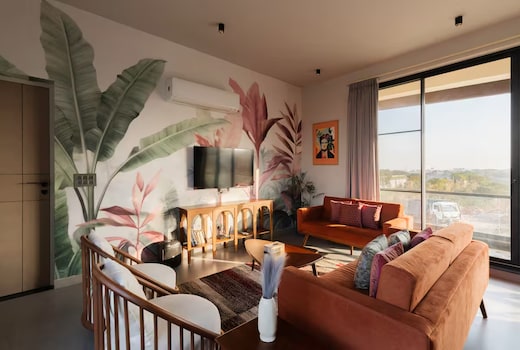 Sky Oasis | 3BHK Pool Penthouse