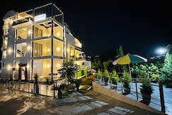 Lakes Nine By Vaishali Deepika, Naukuchiatal