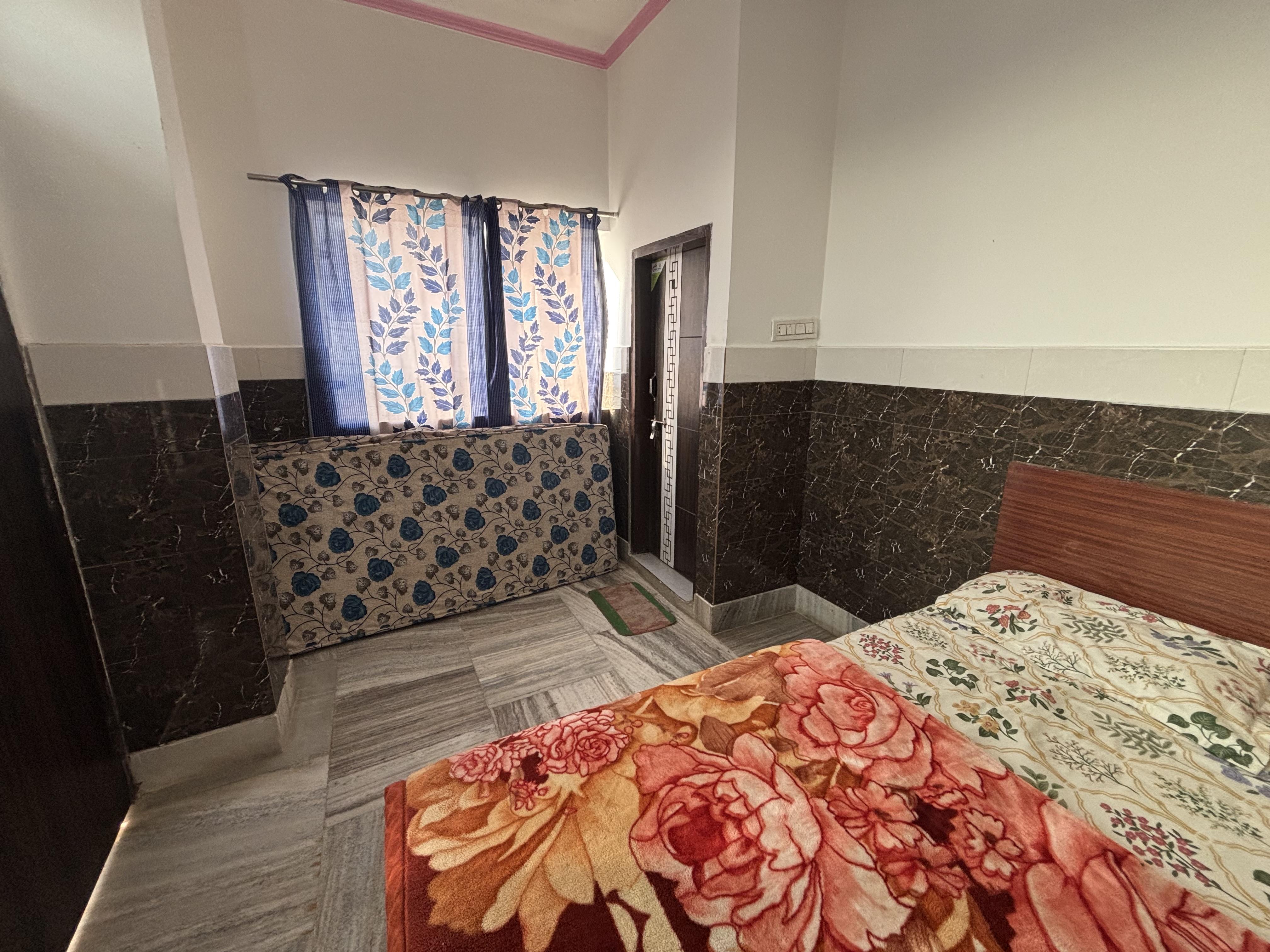 Lala Ji Guest House Gogamedi - Tap to explore photos