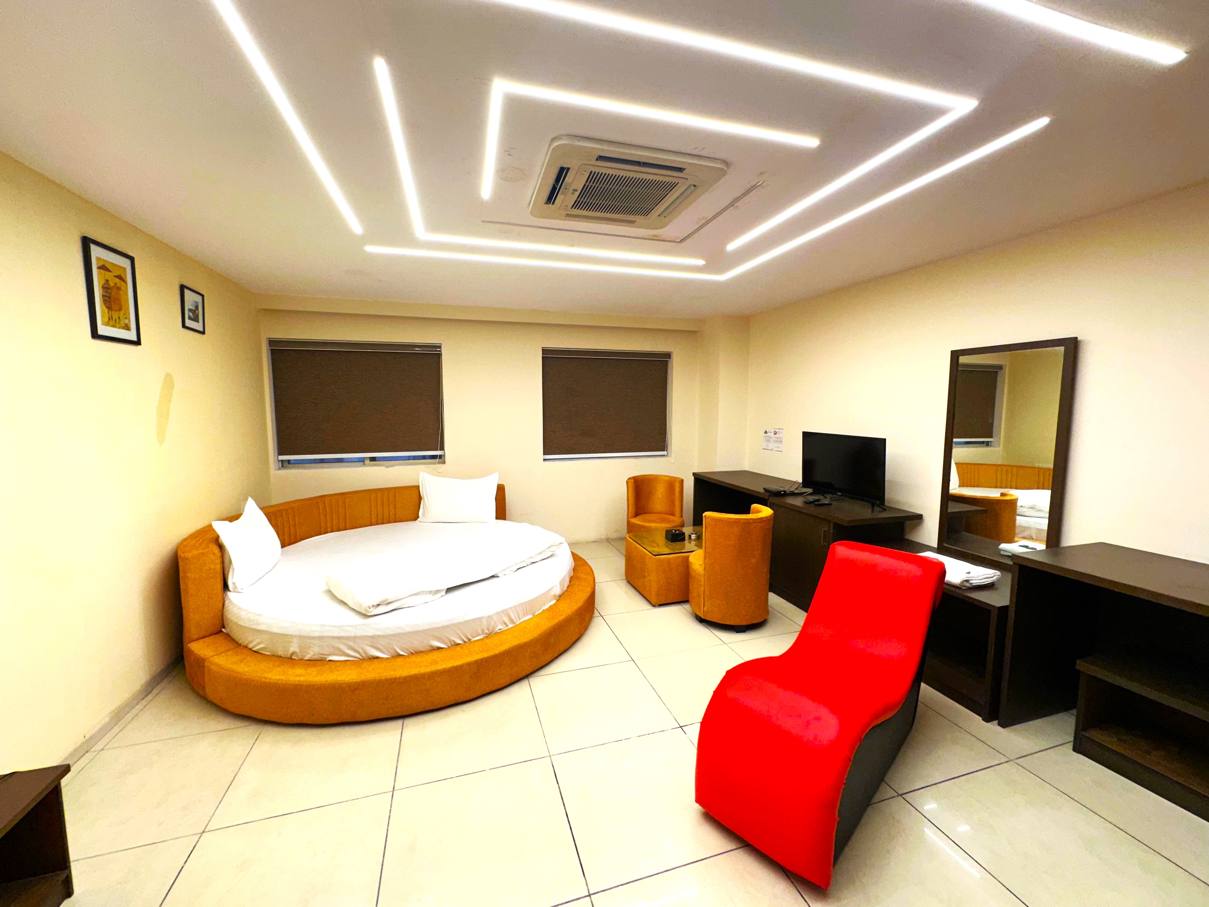 Aundh Elite Stay - Tap to explore photos