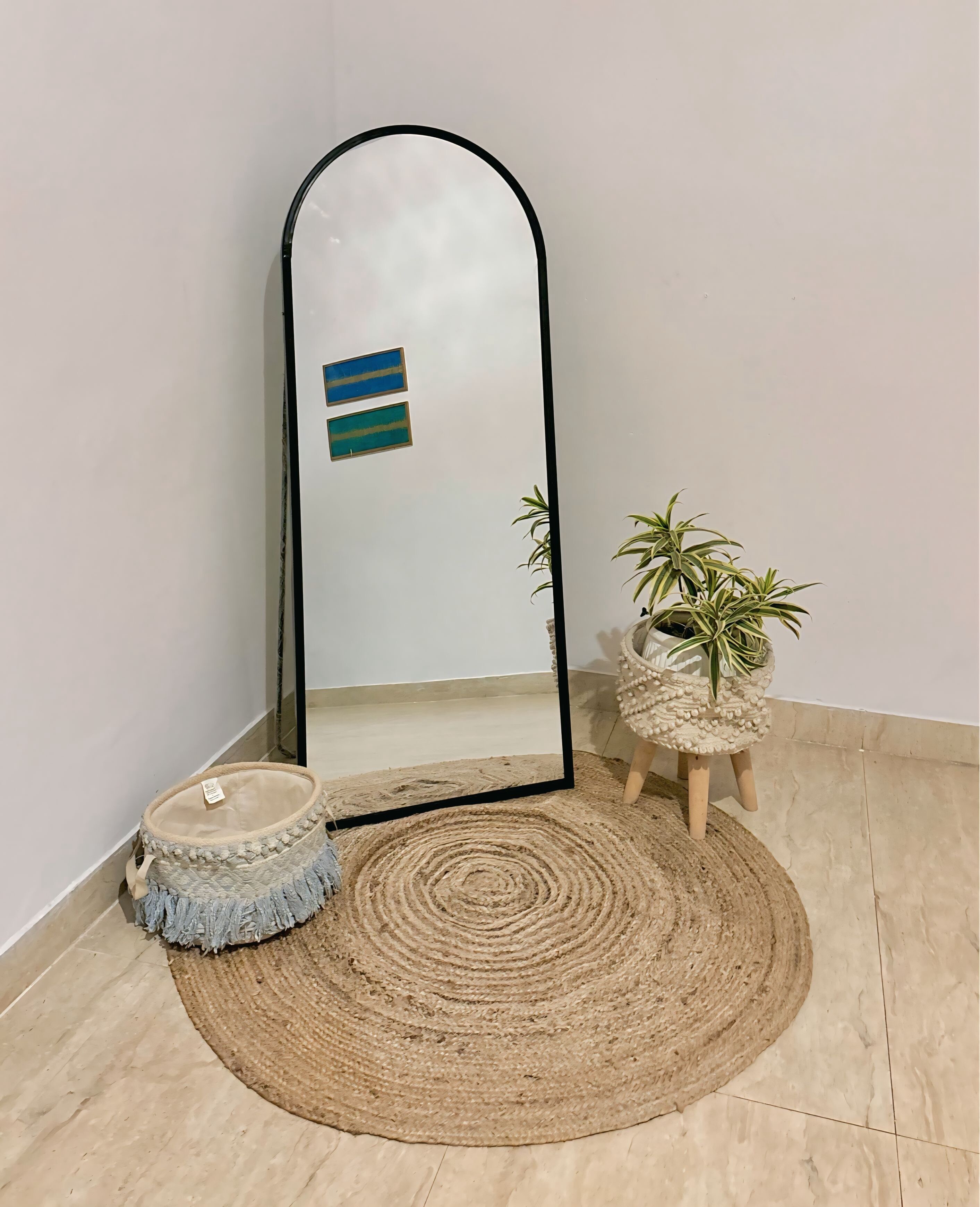 Central Noida Retreat - Tap to explore photos