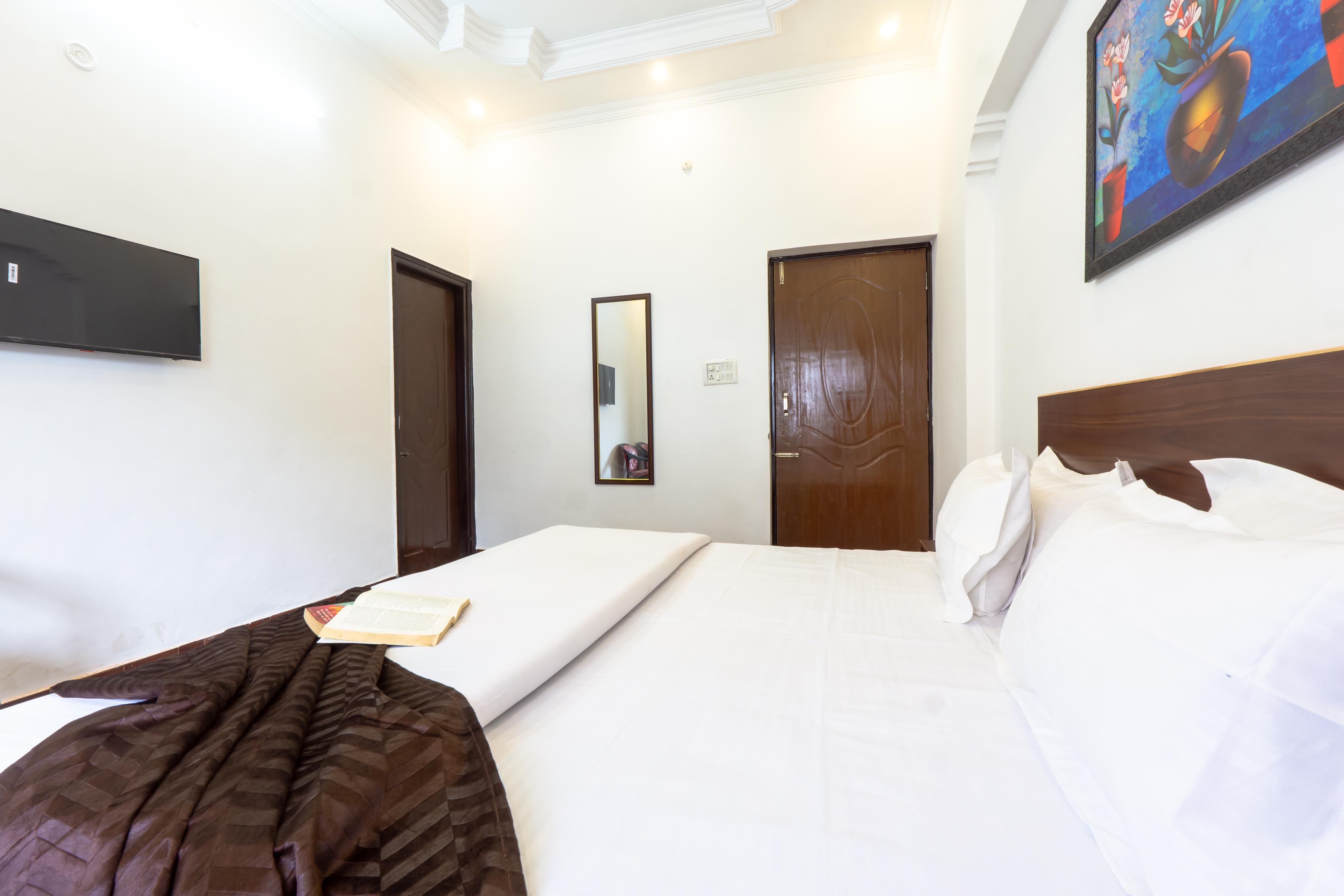 Cozy Corner |Entire Homestay 6BHK with Cloud Kitchen | By Homeyhuts - Tap to explore photos