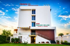 Hotel Parivar Deluxe, Dhule