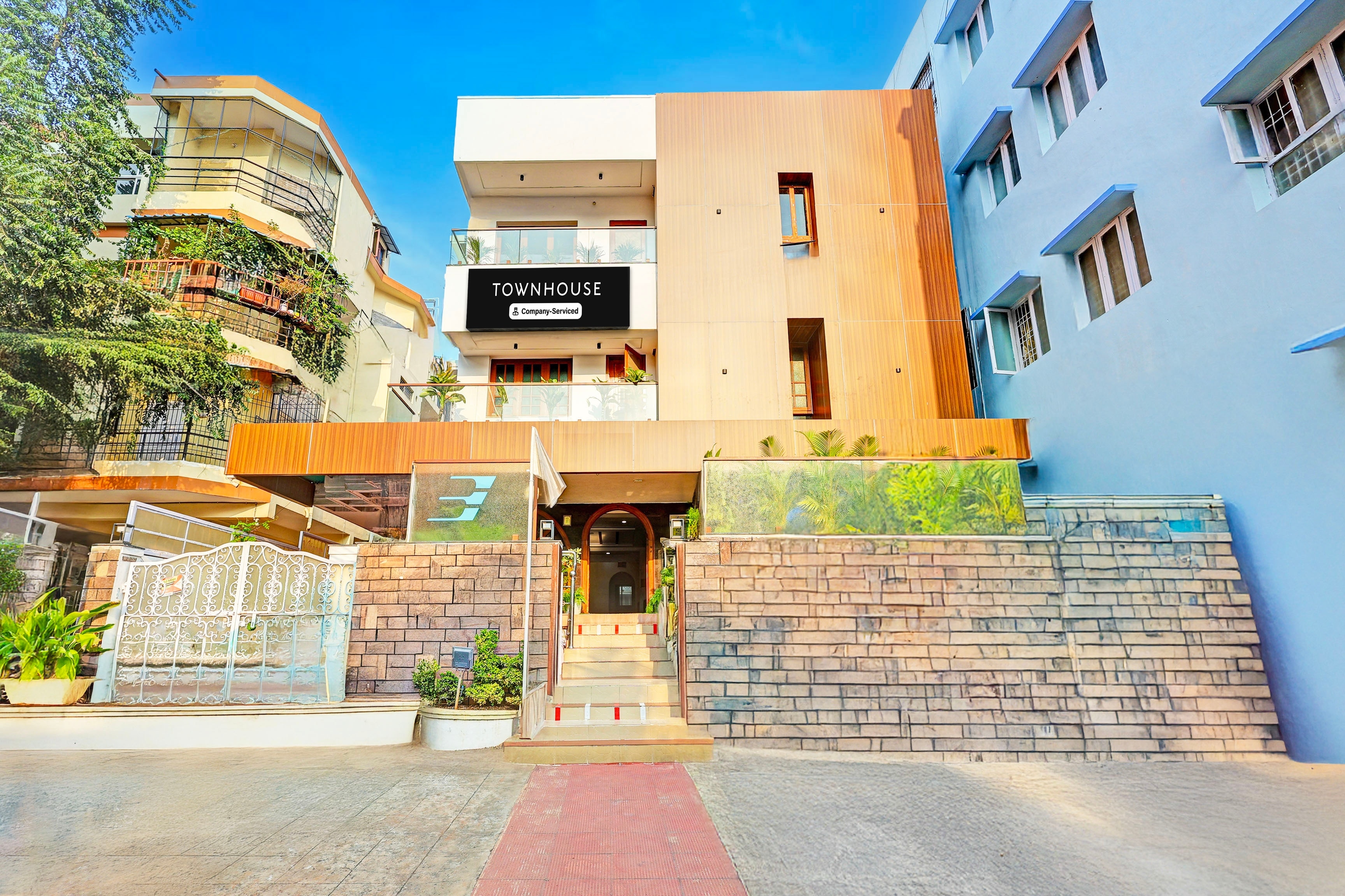 Super Townhouse Seethammadhara Junction Formerly Vijaya Residency - Tap to explore photos