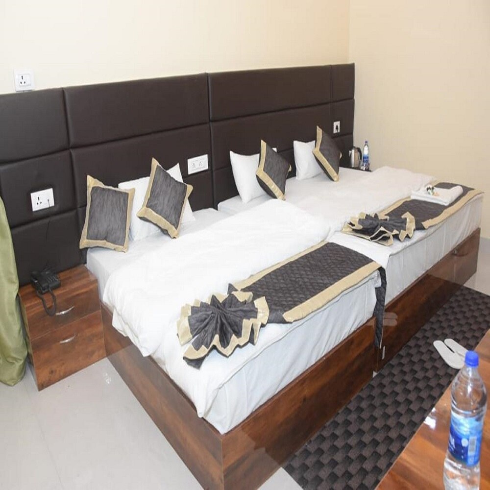 Hotel Mansarovar - Tap to explore photos