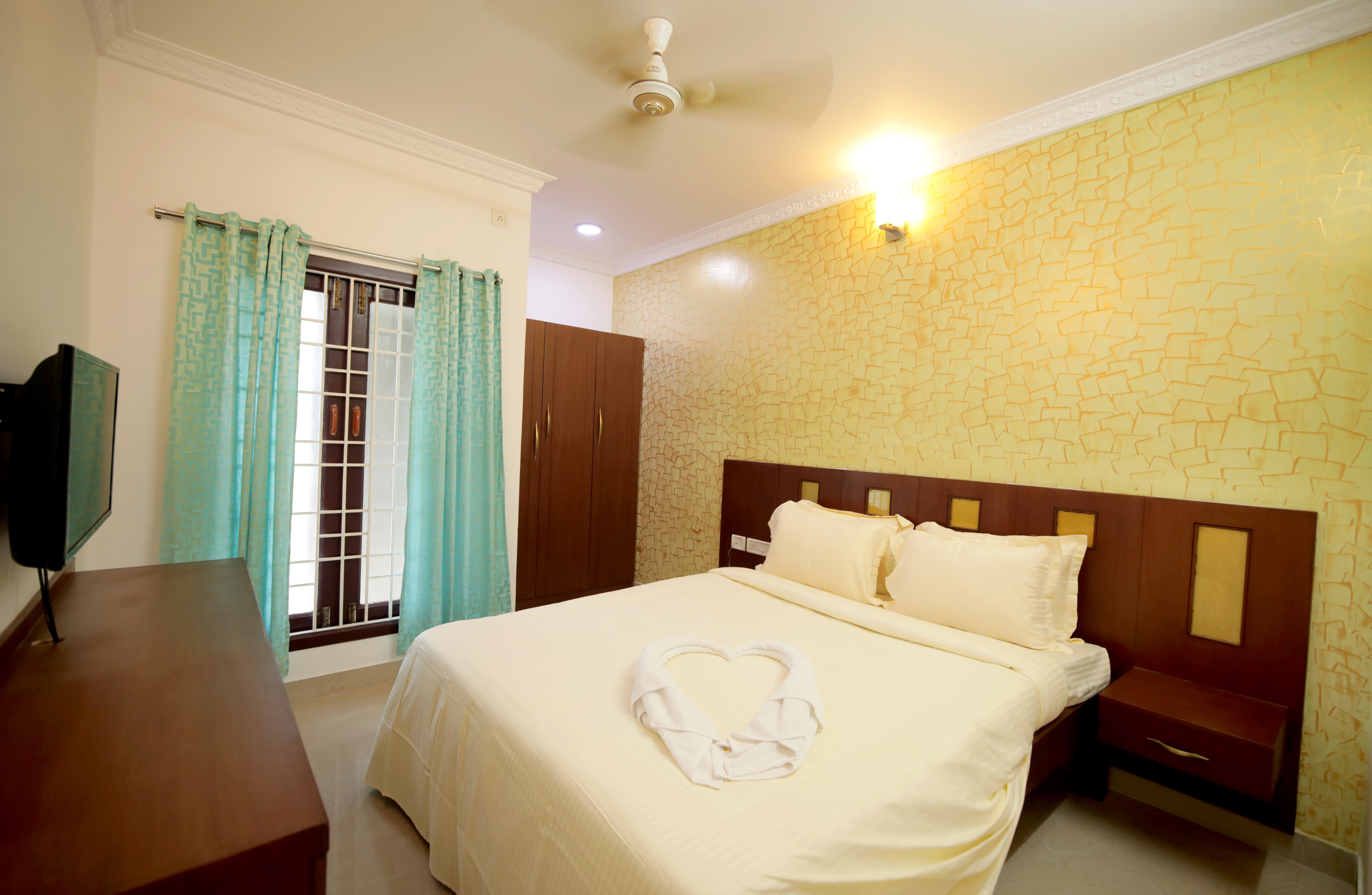 Lee Crystal-Boutique Hotel - Tap to explore photos