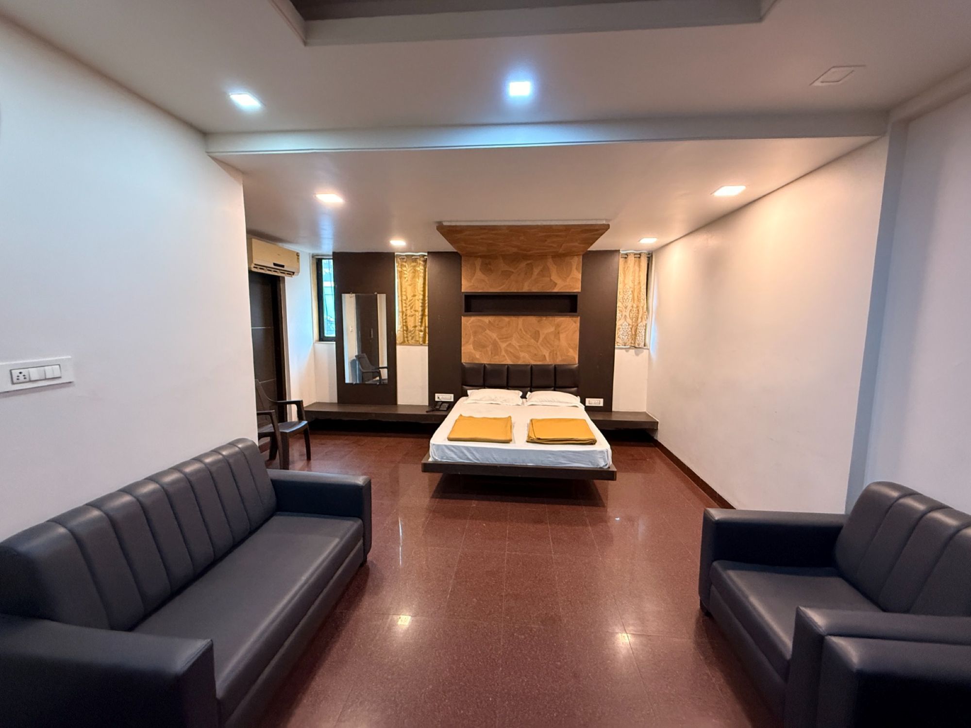 Suite AC Room 1