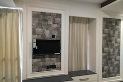 Heaven X Inn Hotel, Indore