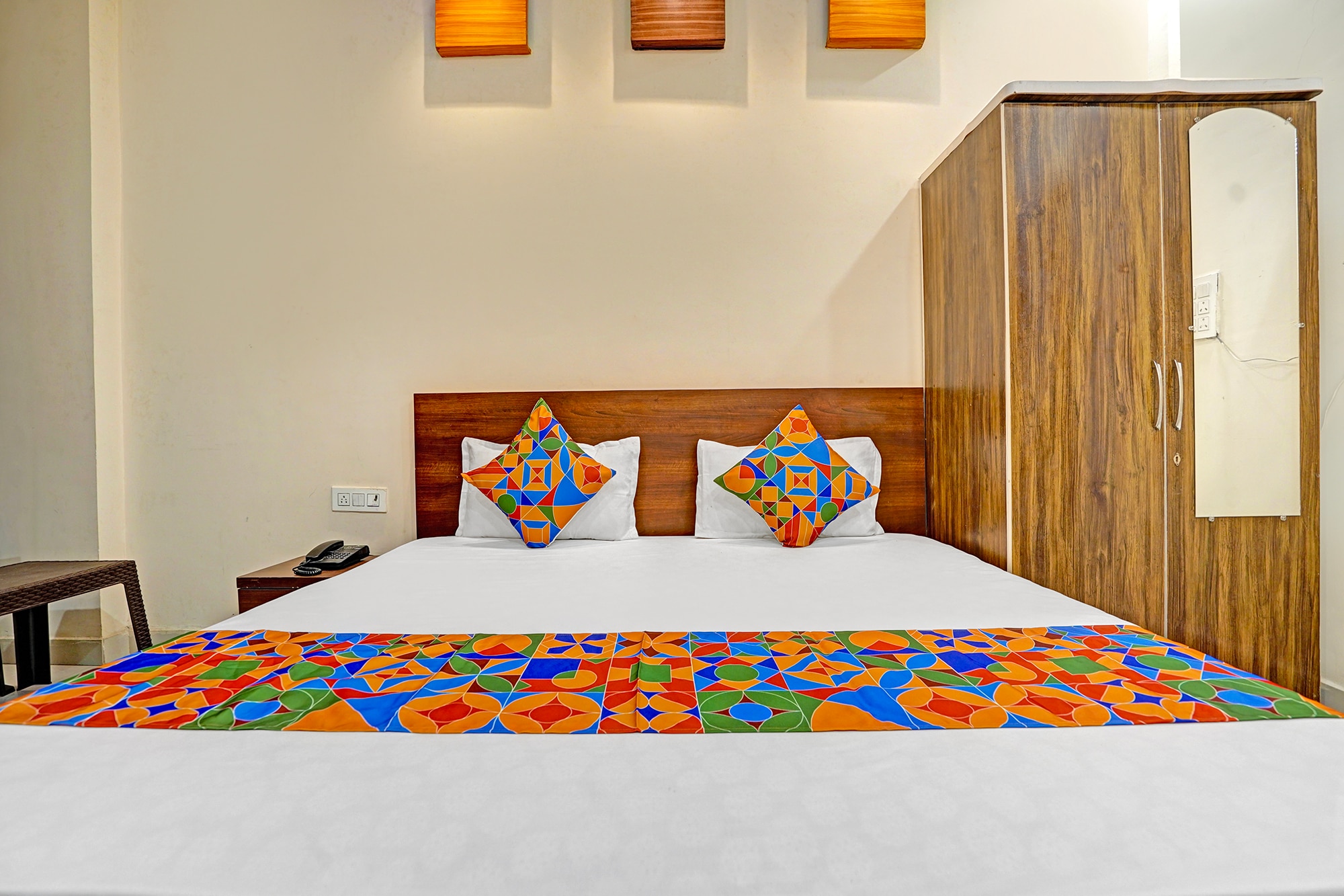 FabHotel Paras Palace - Bairagarh , Near Sant Hirdaram Nagar railway station - Tap to explore photos