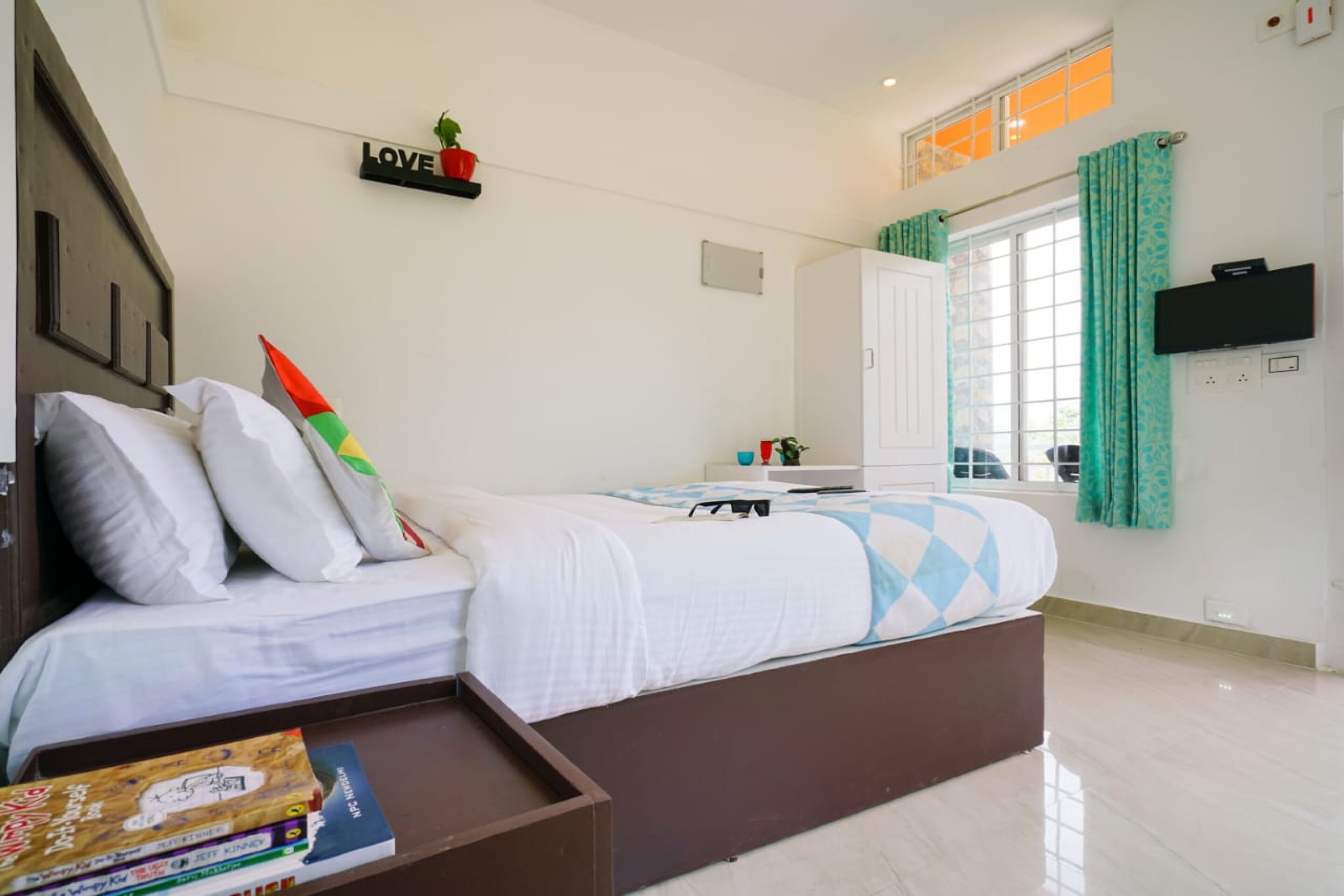 Hotel O Home Homeplus Summer Club bhk Peaceful Nature Munnar - Tap to explore photos