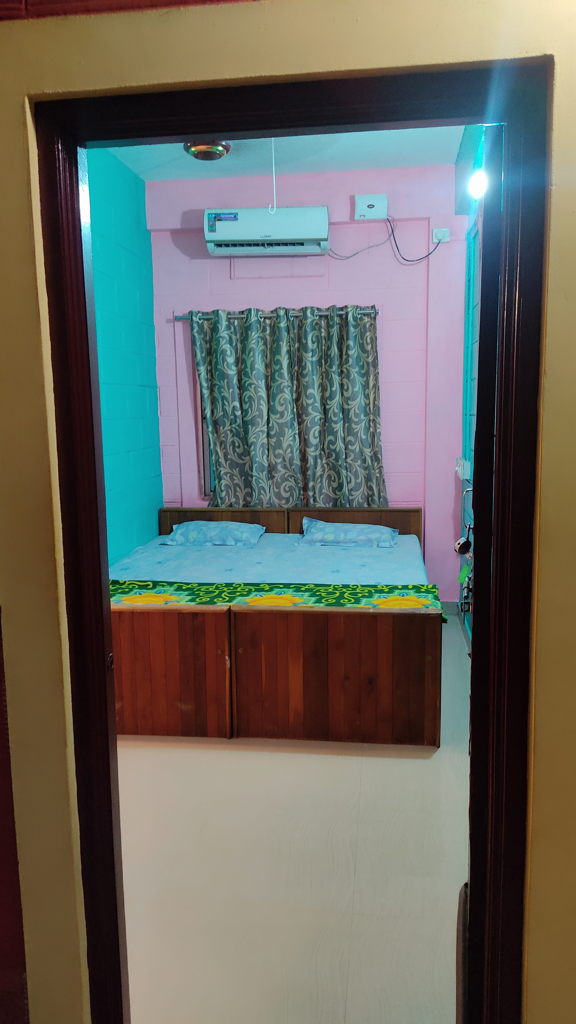 Hari Om Gokarna Hotel - Tap to explore photos