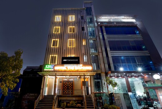 Super Townhouse Status By Sbg Near Anand Vihar Vaishali Metro Station