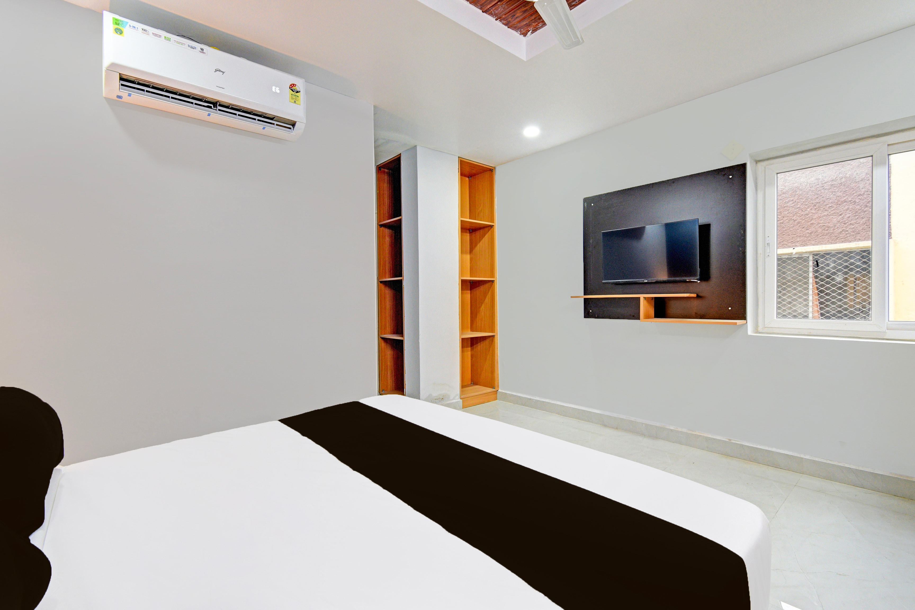 Hotel O RBS Square Inn Uppal - Tap to explore photos