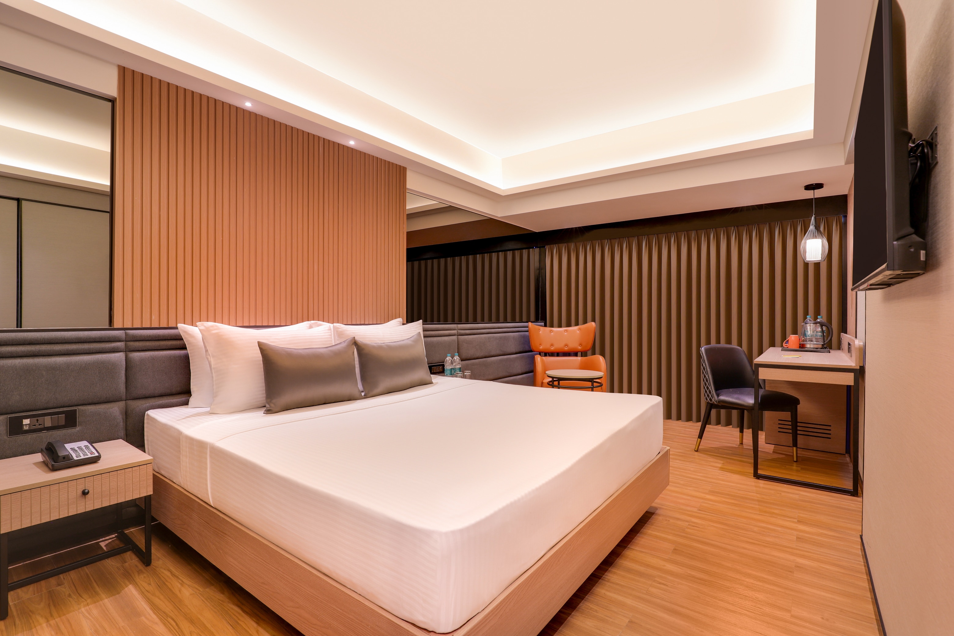 Deluxe King Room 1