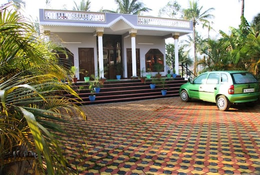 Karakkatt Holiday Home | Rooms & Caretaker