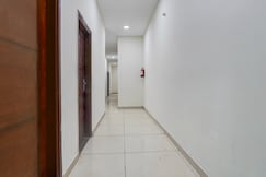 Super Collection O by OYO Patiala Road Crossway Zirakpur Formerly Lavish, Zirakpur