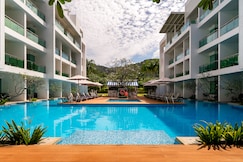 The Old Phuket - Karon Beach Resort, Phuket