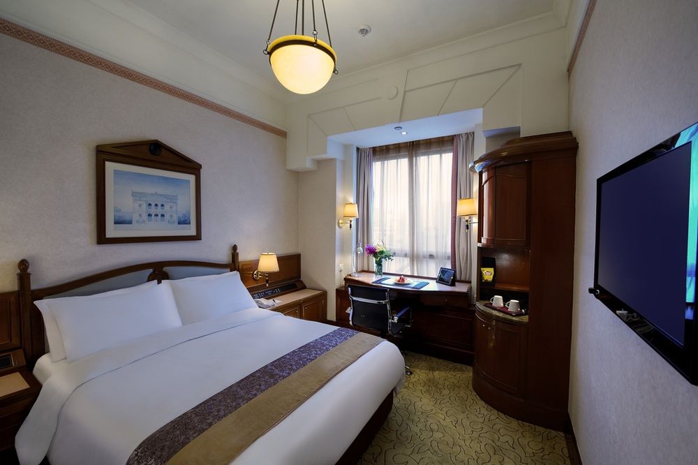 The Charterhouse Causeway Bay Hotel - Tap to explore photos