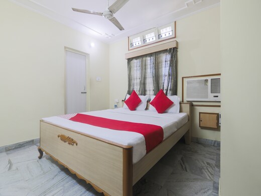 OYO Flagship 28562 Hotel Fortune Patlan Bazaar, Guwahati INR 985 Off