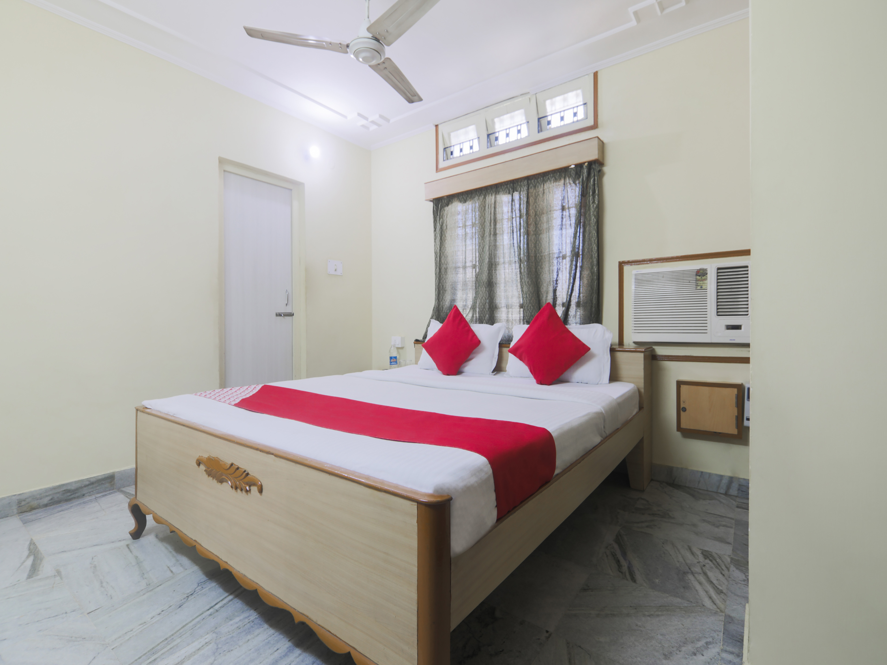 OYO Flagship 28562 Hotel Fortune Patlan Bazaar, Guwahati INR 985 Off