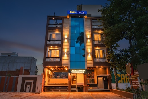 FabHotel Shaurya Inn