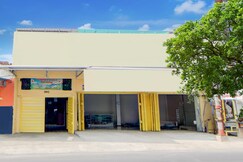 Hotel O Alun-Alun Purwokerto Near Gor Satria Purwokerto Formerly Guest House Blessing, Banyumas