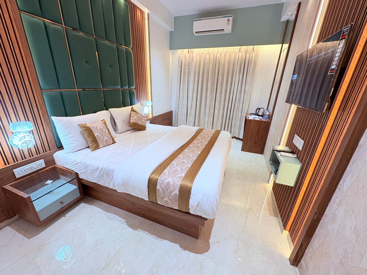 Deluxe Room 1