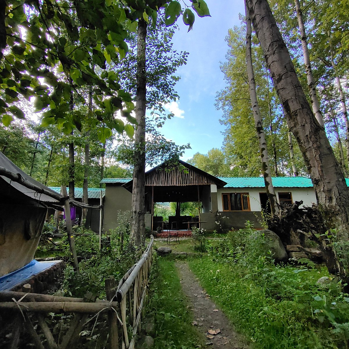 WOODS CAMP DINE MANALI - Tap to explore photos