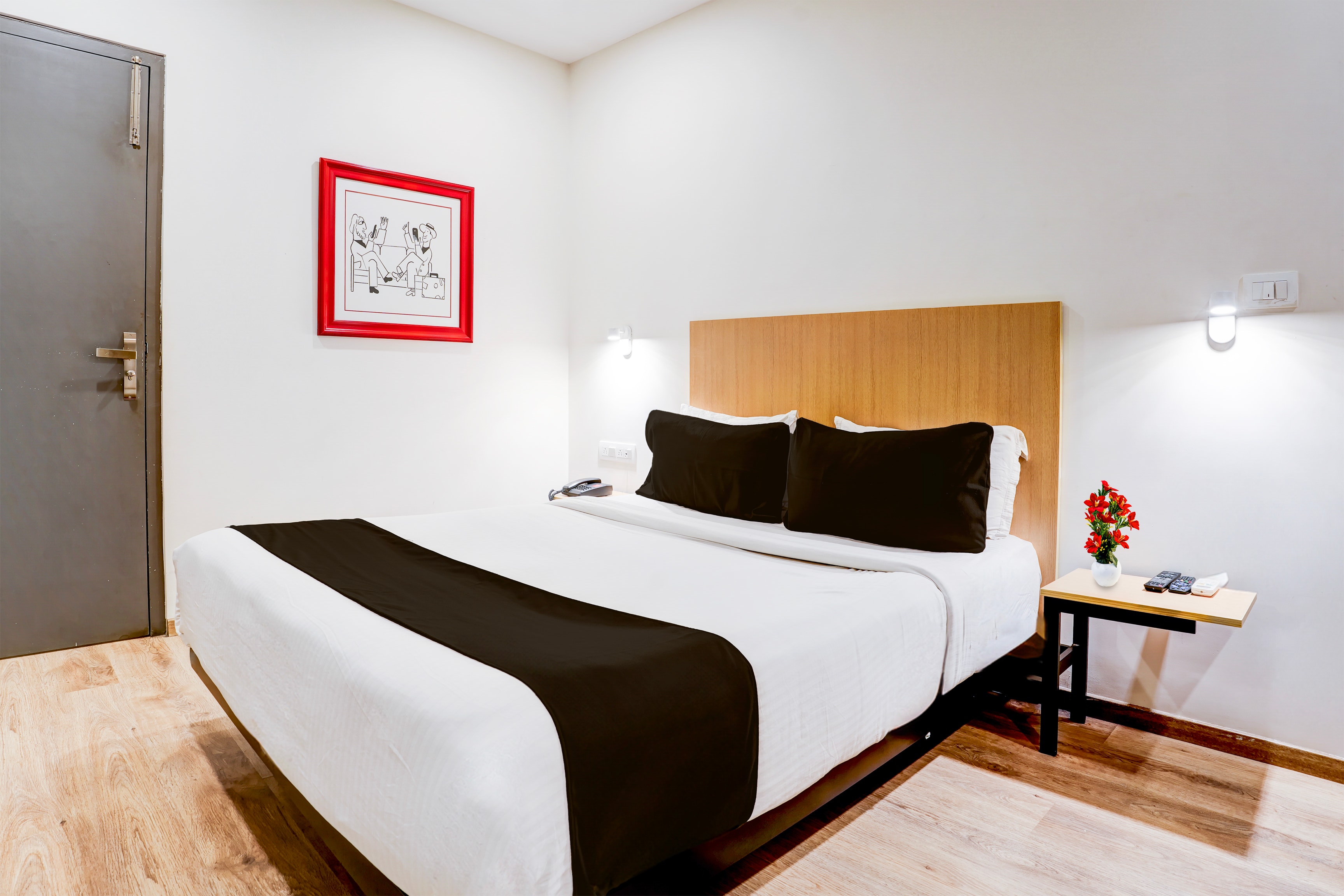 Super Townhouse Ulsoor Near Halasuru Metro Station - Tap to explore photos