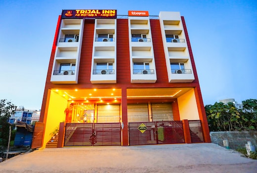 FabExpress Trijal Inn