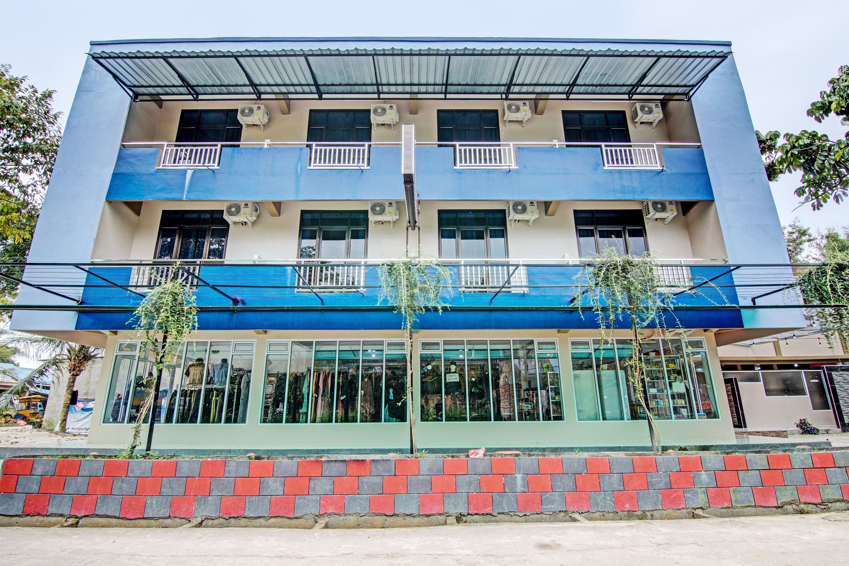 Hotel O Penginapan Thoybah Syariah Near Pondok Pesantren UMAR BIN KHATAB km 9 garuda sakti - Tap to explore photos