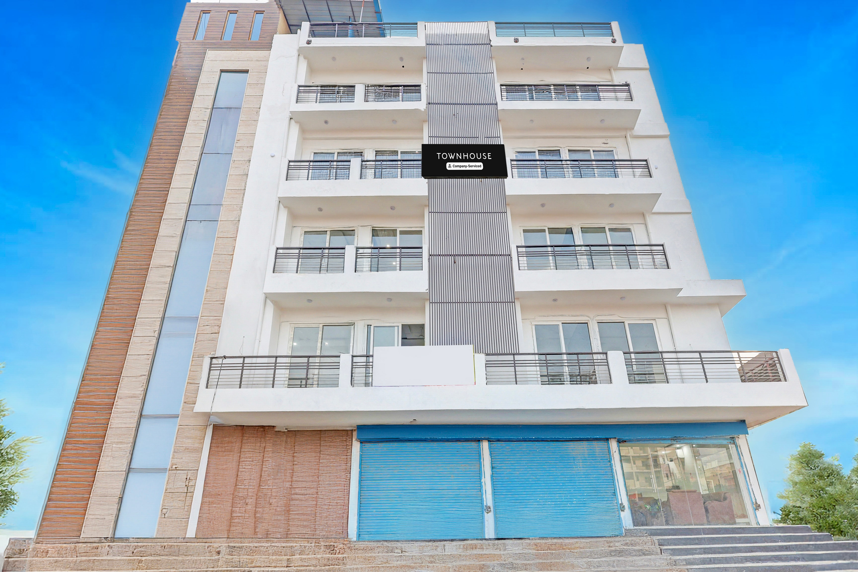 Super Townhouse Sector 62 Gurgaon Near World Mark - Tap to explore photos