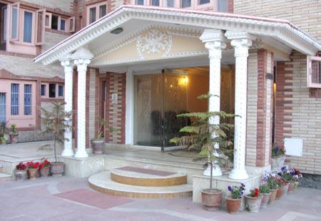 Hotel Sterling | Srinagar Hotel BOOK @ ₹1