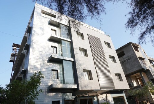 Skylark Business Hotel