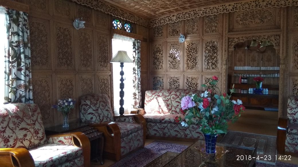 Bostan Gulistan Houseboat - Tap to explore photos