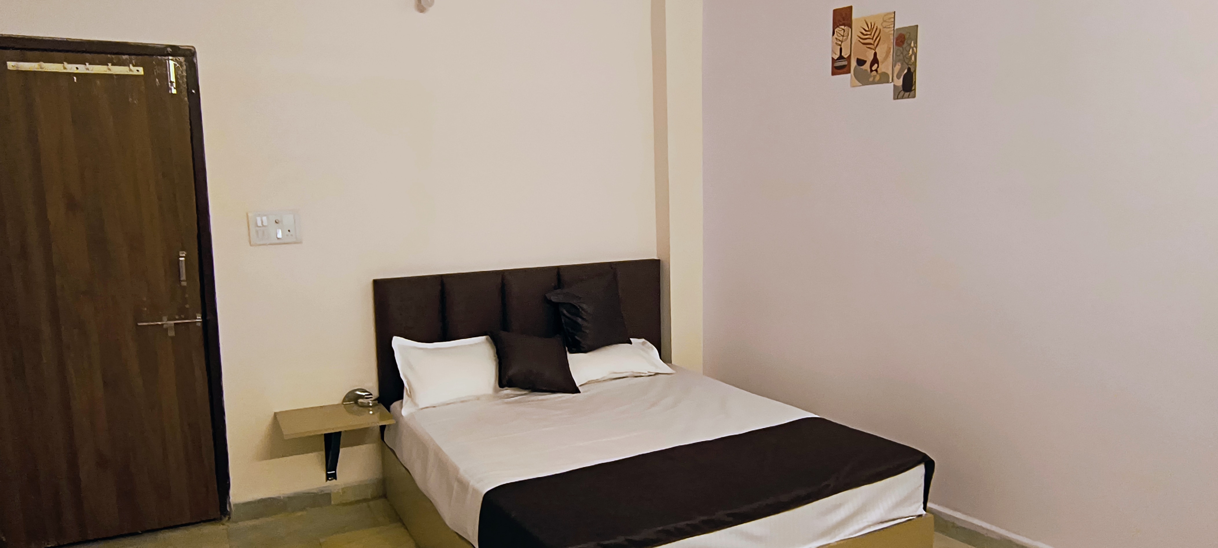 Hotel Agrawal Inn - Tap to explore photos