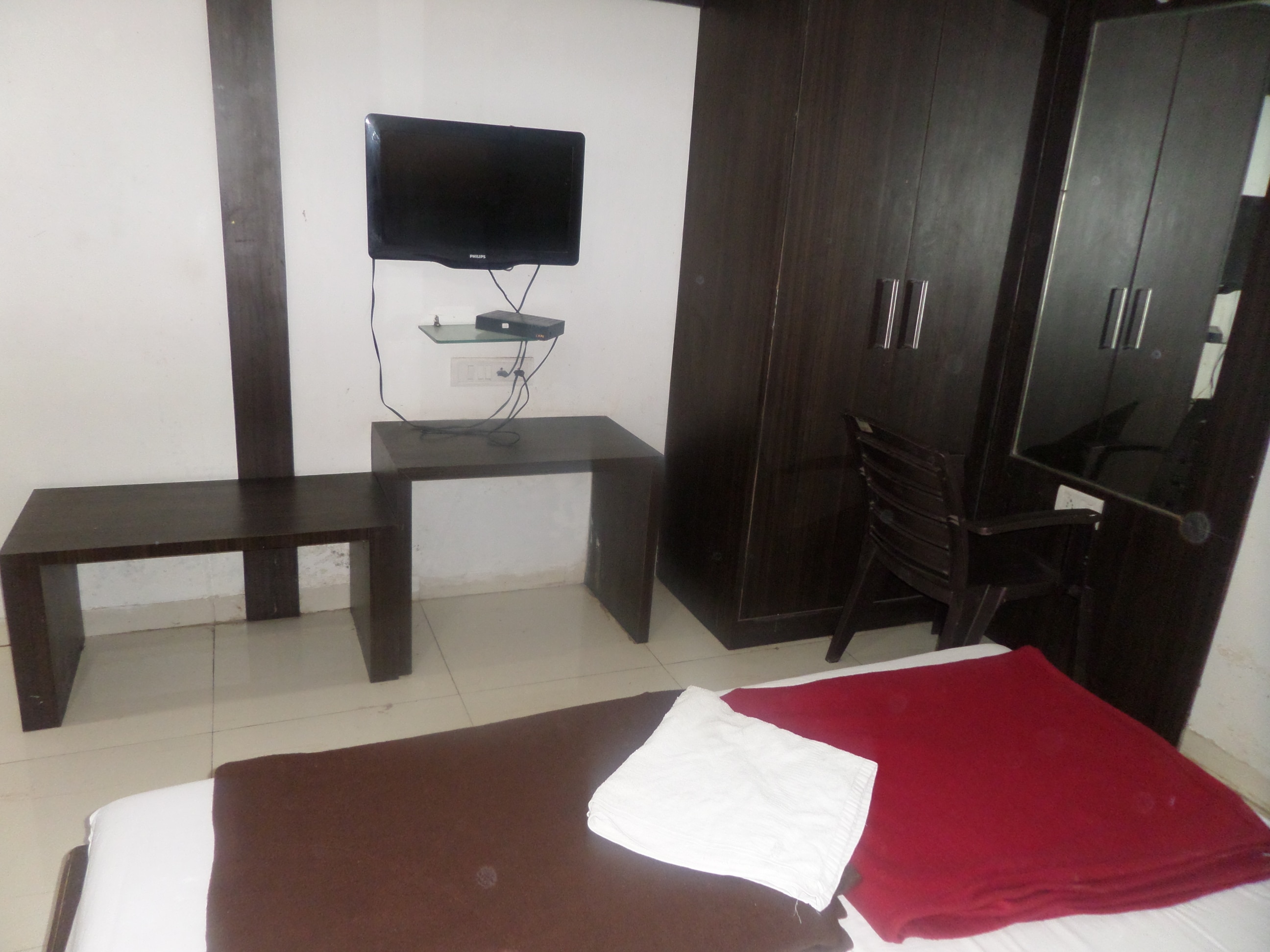 Hotel New Punjab - Tap to explore photos