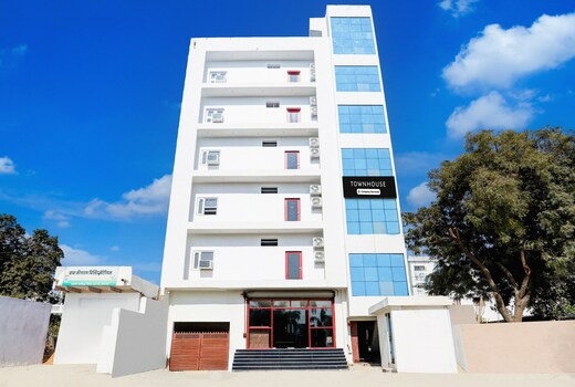 Super Townhouse Balua Road Pahadiya