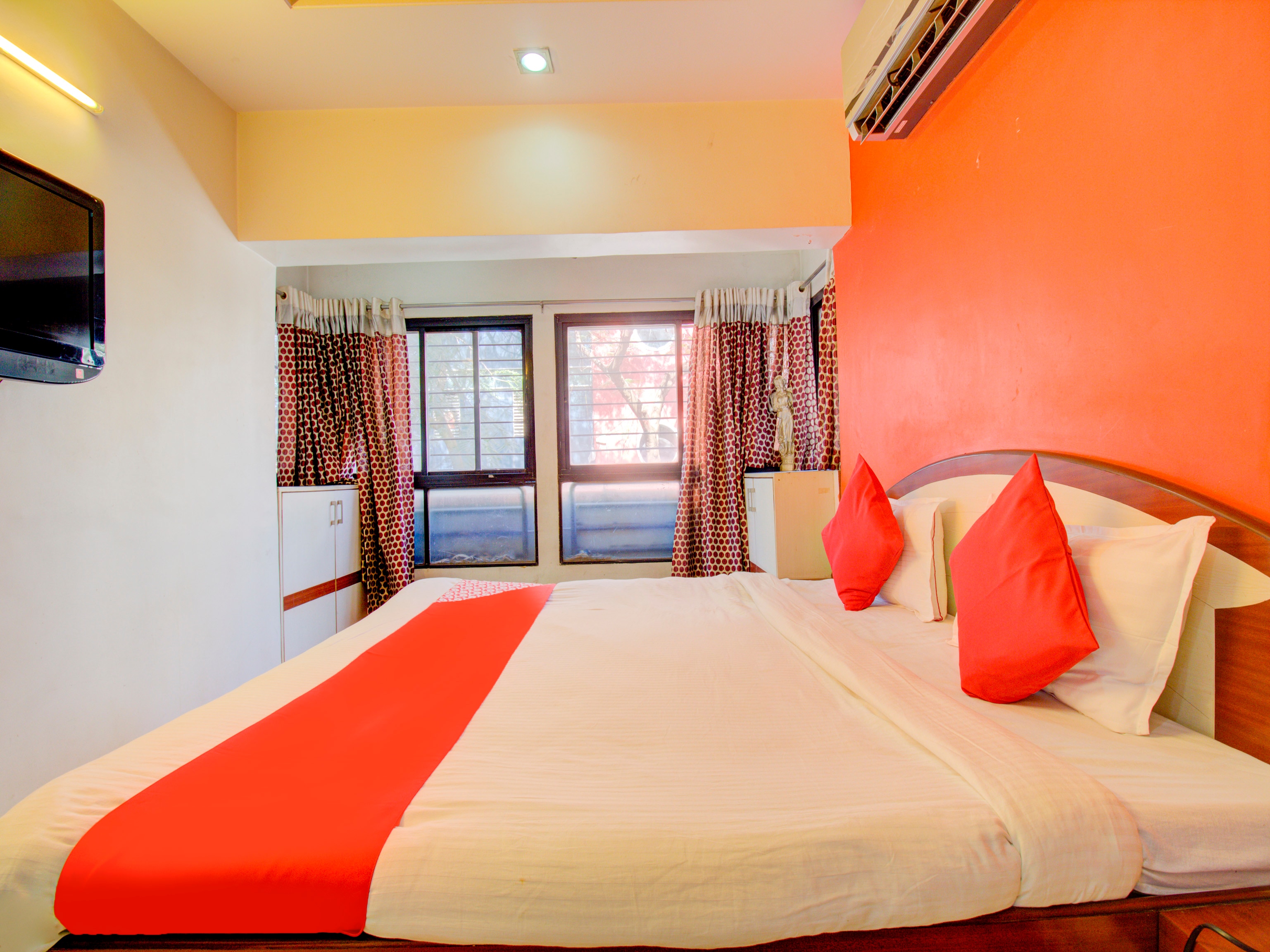 Hotel O Saroj - Tap to explore photos