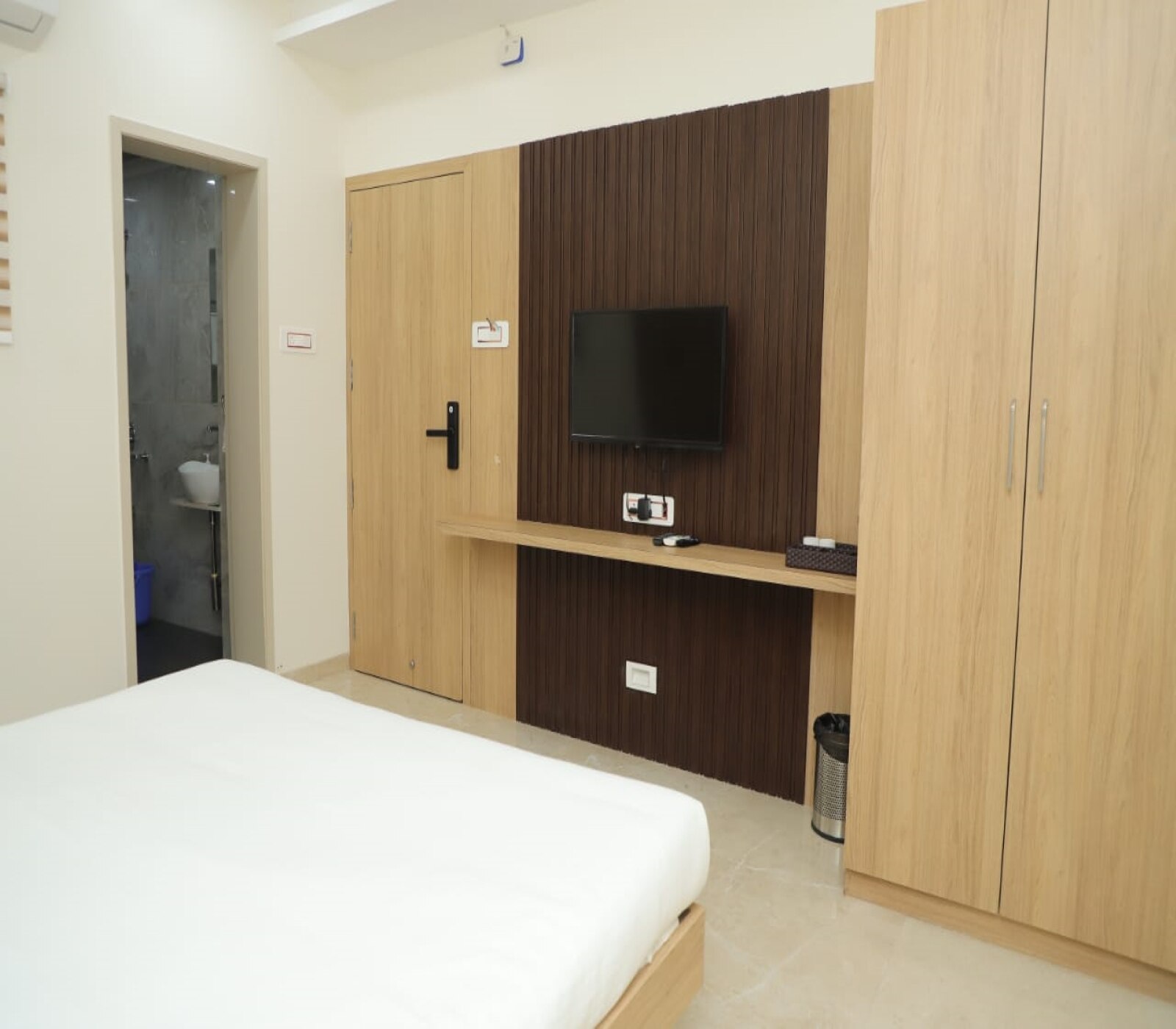 Dwarka Palace Lodging 4
