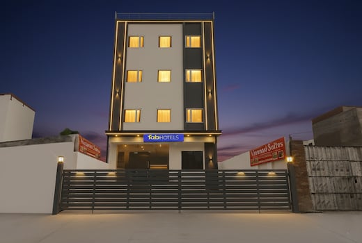 FabHotel Varanasi Suites