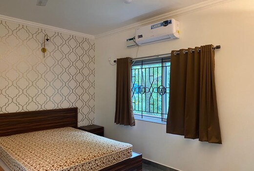 Small Daddy Guest House
