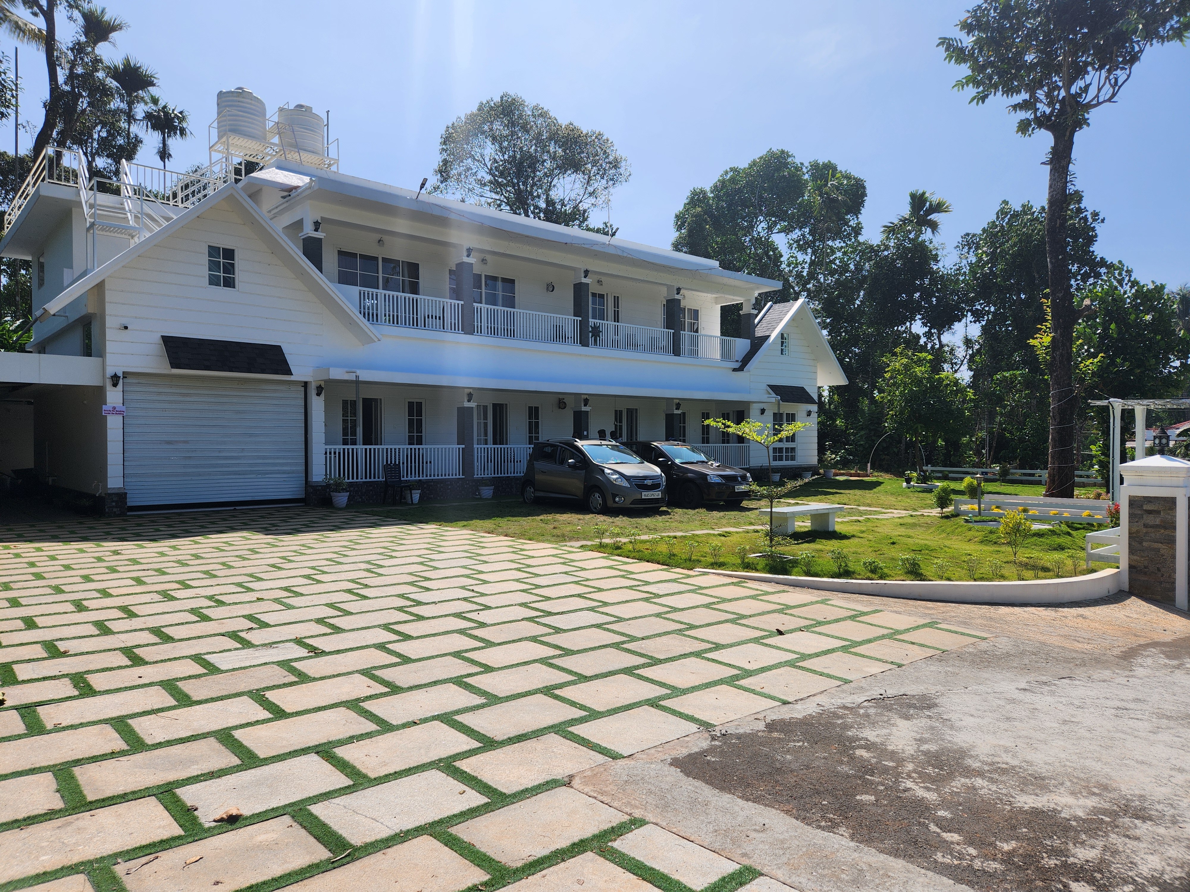 Uthuppan s 2 bedroom first floor with 3 bathrooms - Tap to explore photos