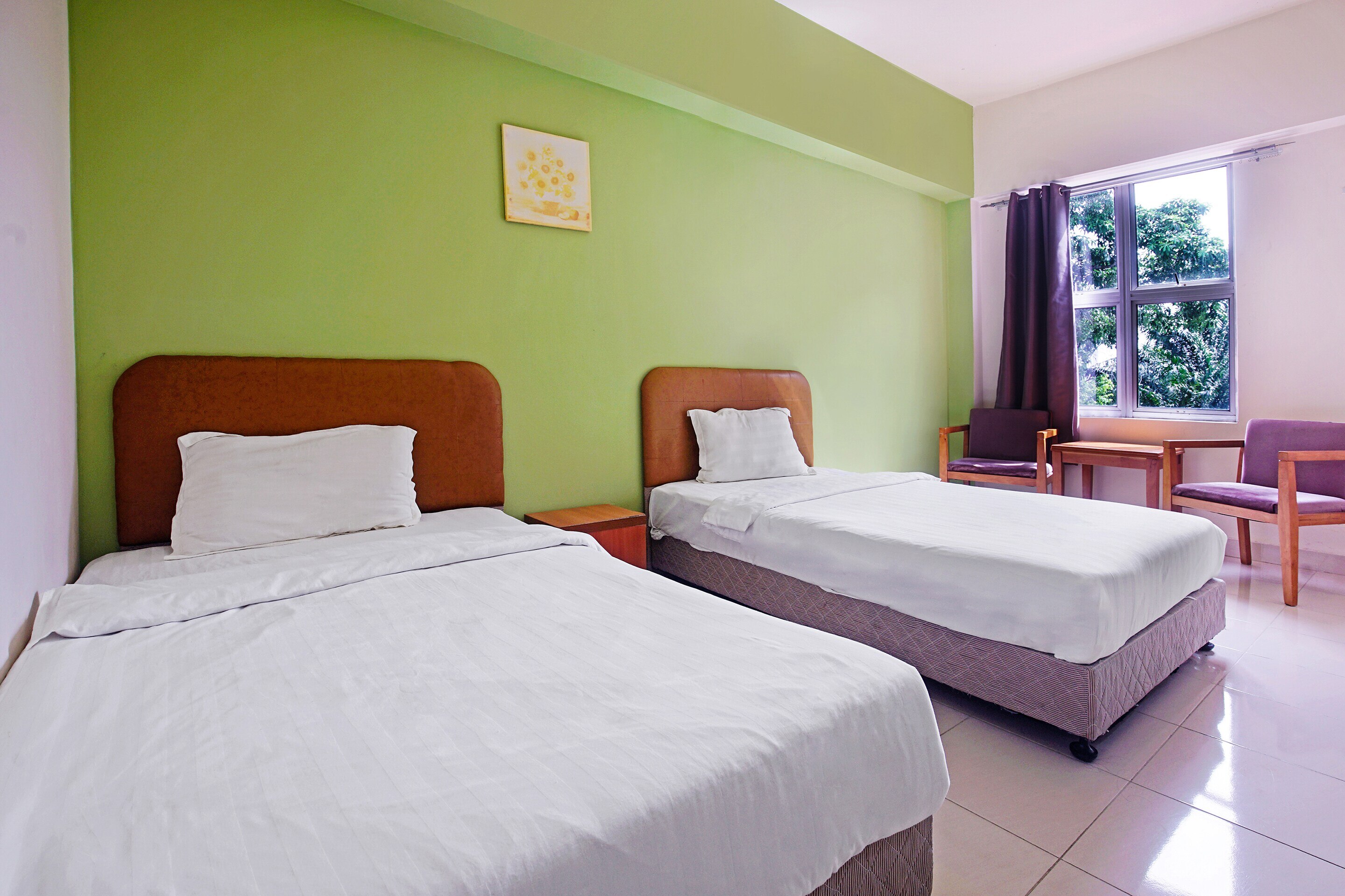 Super OYO 90516 Hotel Night Queen salak Tinggi - Tap to explore photos