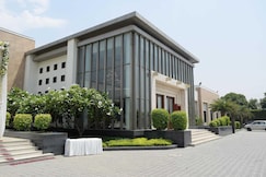 The Sandalwood by Mavenco Hospitality, दिल्ली